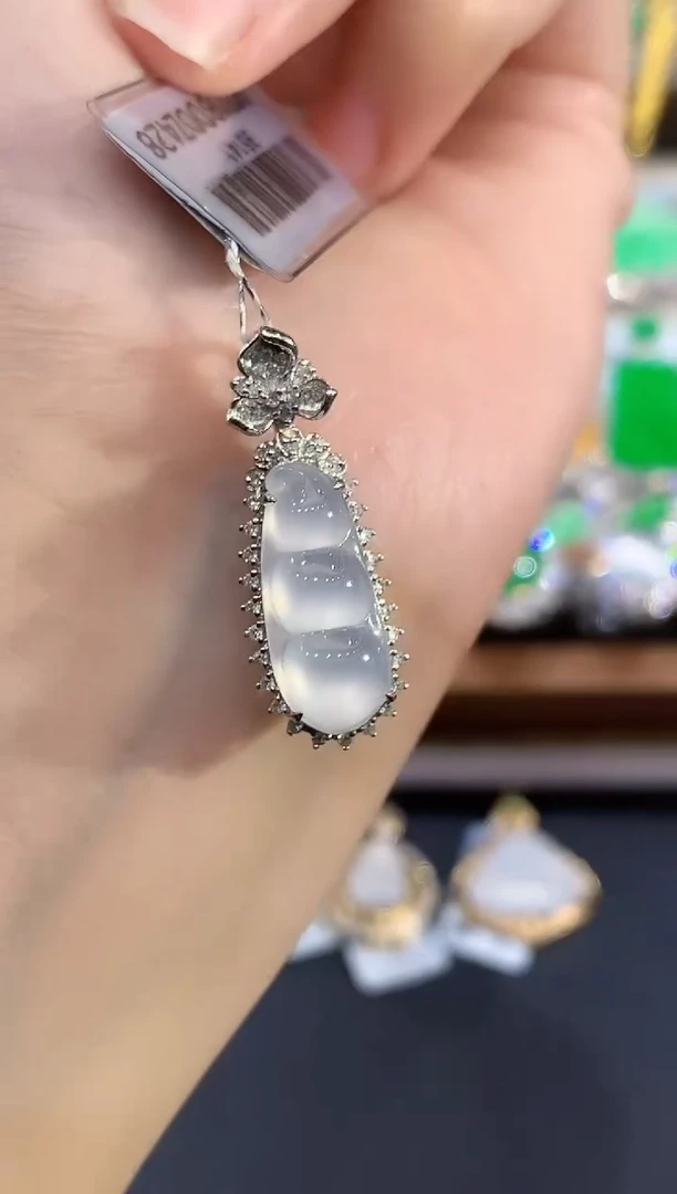 吊坠(不含链)18K金镶嵌翡翠SF多样性发其一