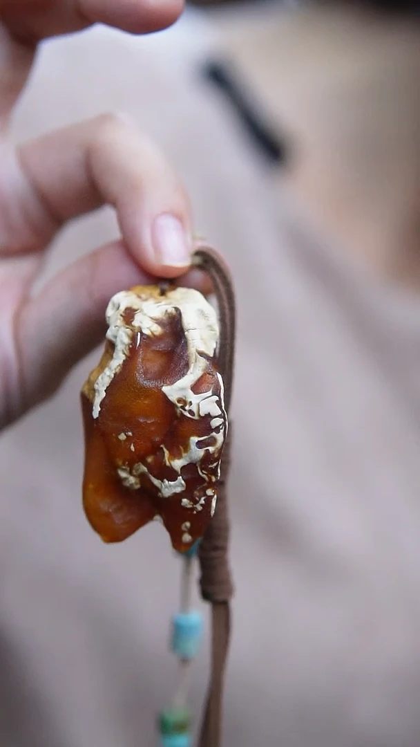 琥珀颈饰未镶嵌蜜蜡吊坠