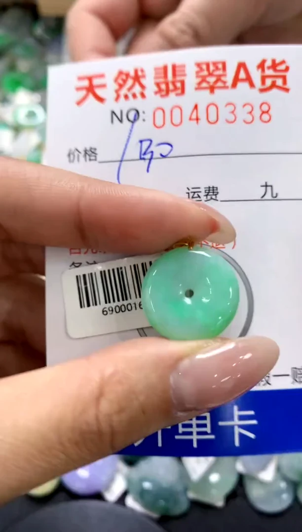 翡翠18K金镶嵌颈饰1111111111111111