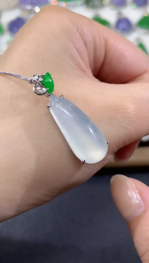 吊坠(不含链)18K金镶嵌翡翠A47