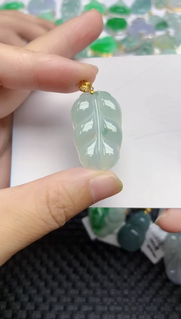 翡翠18K金镶嵌颈饰天然翡翠A货