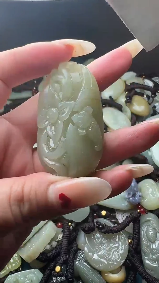 和田玉未镶嵌颈饰1