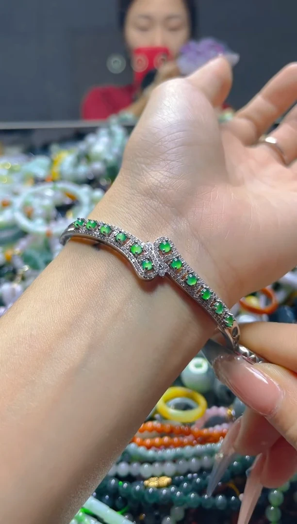 颈饰未镶嵌翡翠/C/翡翠A货，一件也是批发价