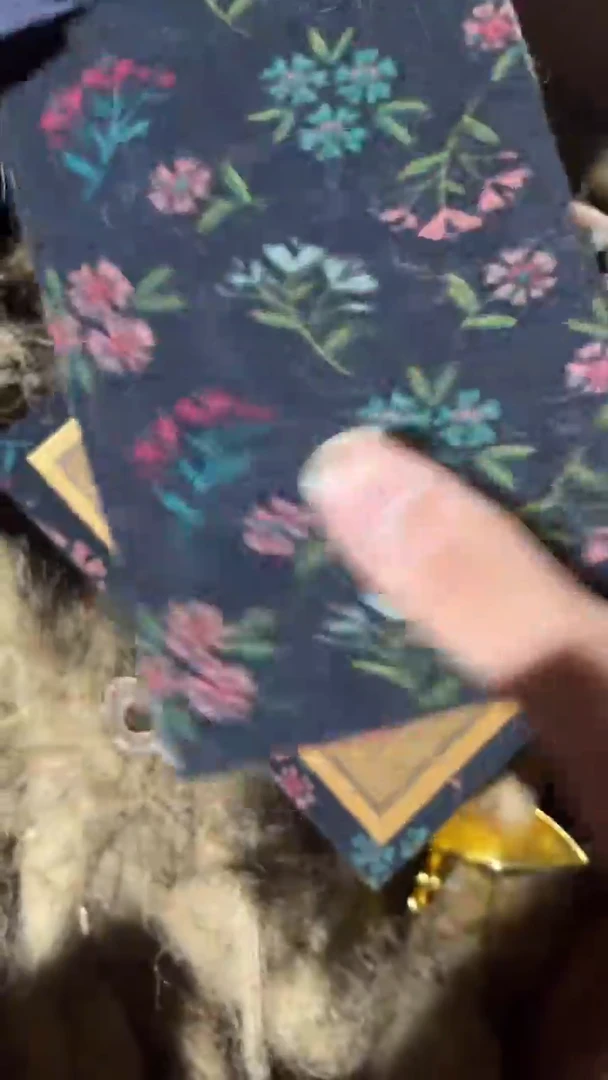 香榧木1个开封全全花朵小盒子链接1细条1块