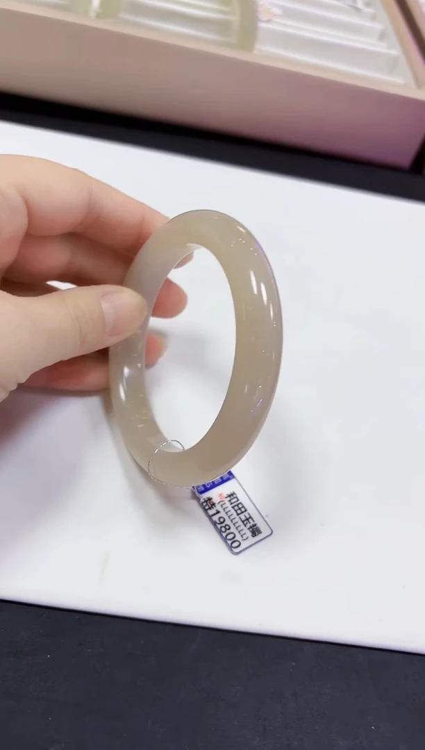 颈饰未镶嵌和田玉手镯59.2