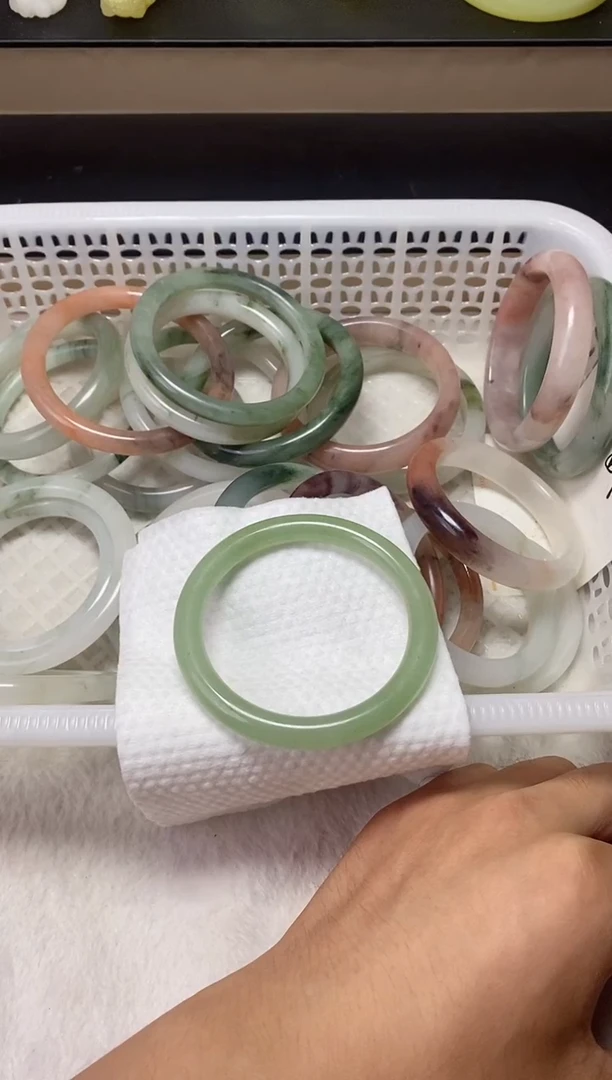 石英质玉（天山翠）手镯未镶嵌45  6061