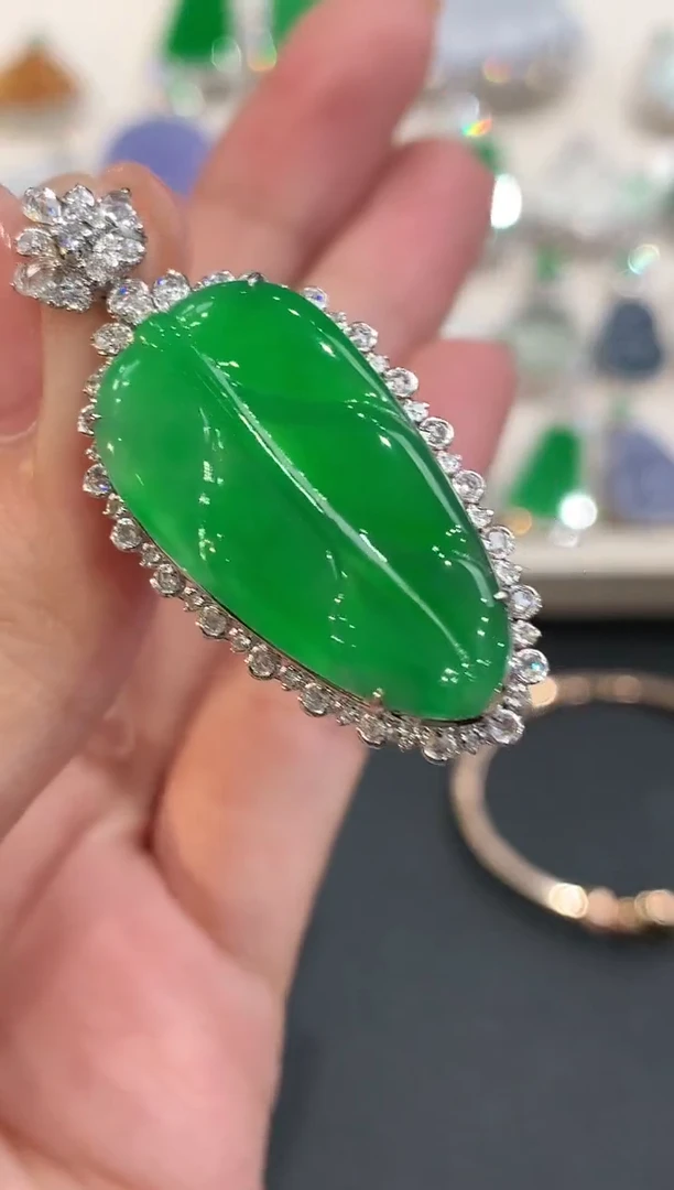 吊坠(不含链)18K金镶嵌翡翠q129