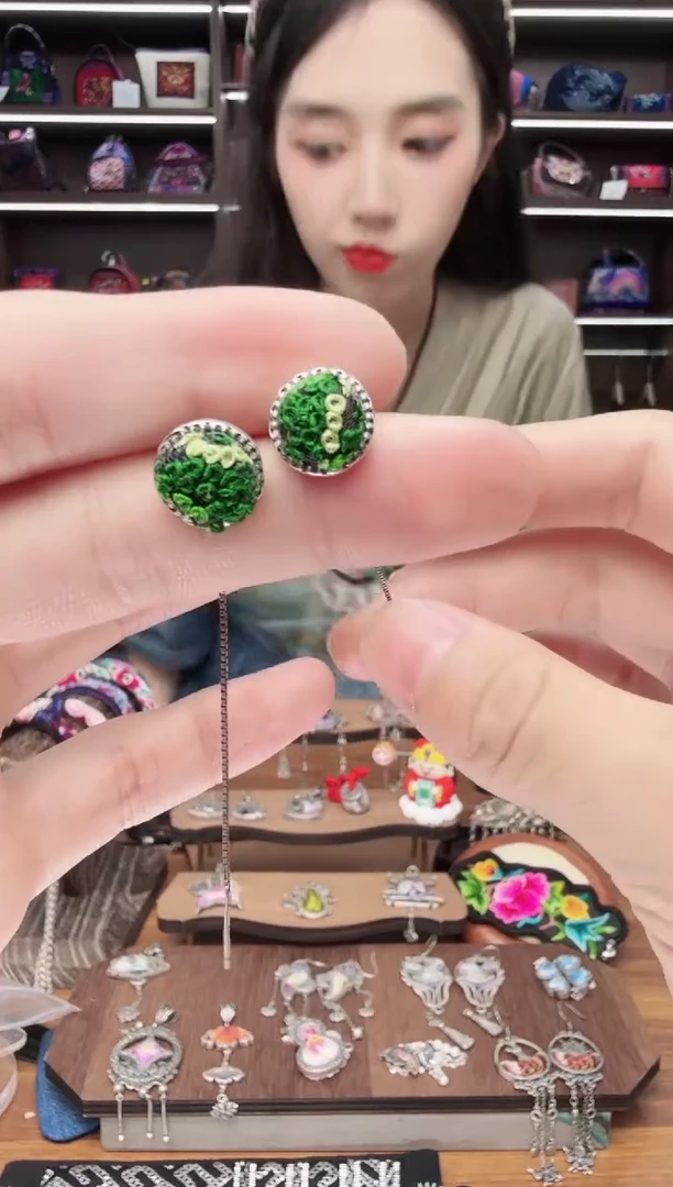 织绣141蒙阿苏苗绣传承店