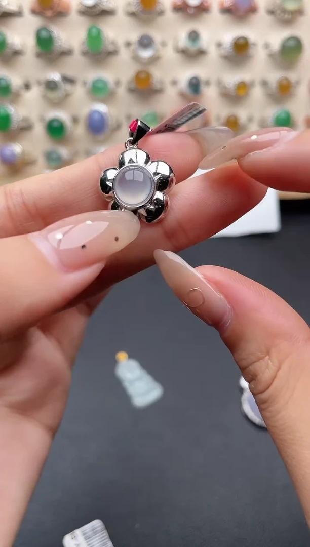 【闪购商品】翡翠吊坠(赠链)银S925镶嵌一物一证一礼盒