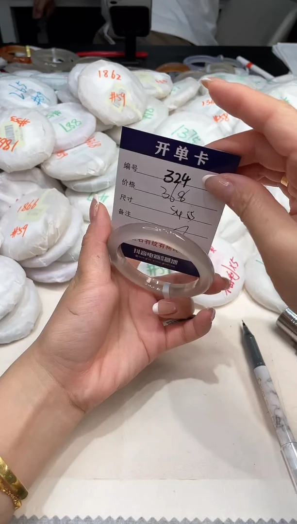 玛瑙/玉髓手镯未镶嵌324