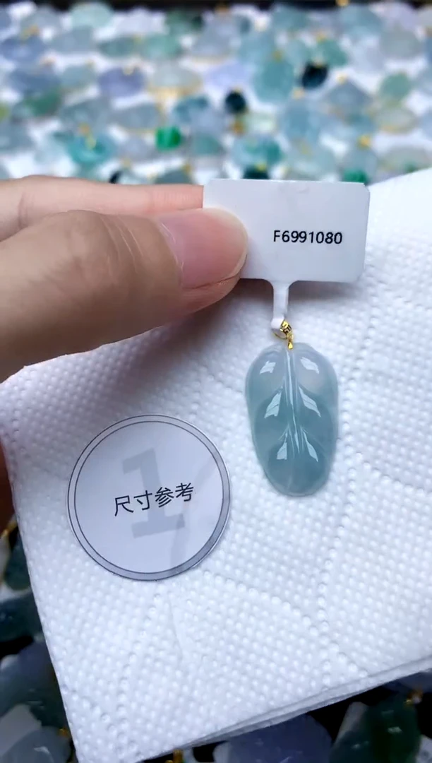 颈饰18K金镶嵌翡翠天然A货翡翠