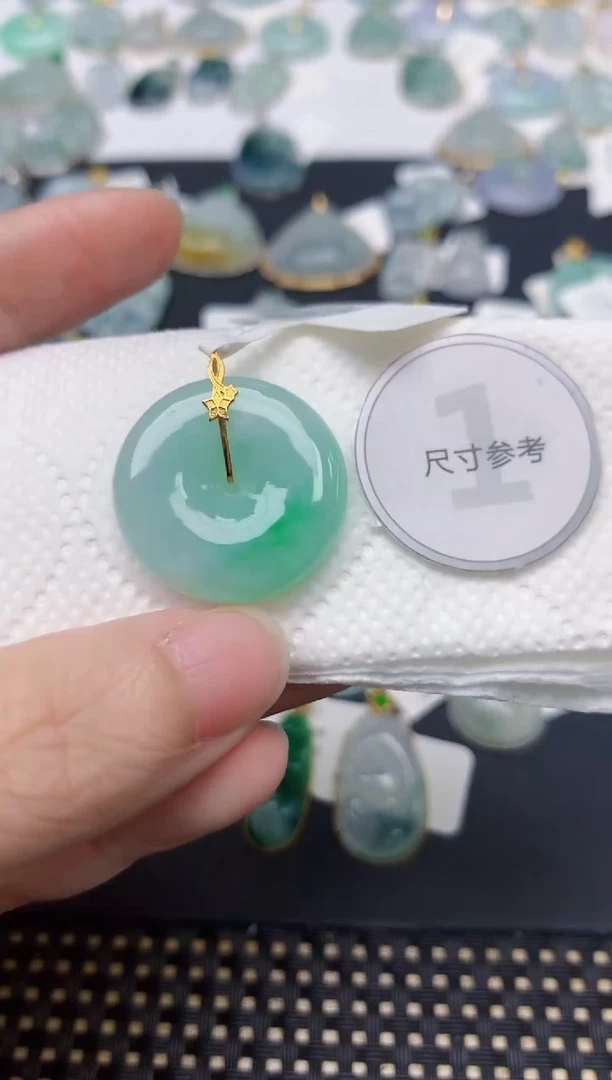 颈饰18K金镶嵌翡翠天然缅甸A货翡翠