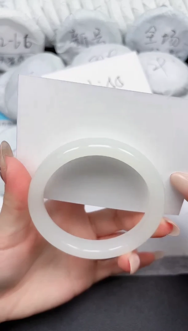 未镶嵌手镯石英质玉45-55