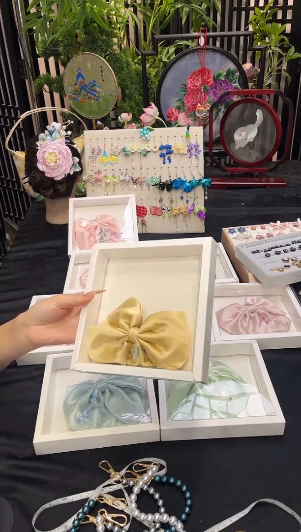 织绣向**生非遗苏绣手工饰品