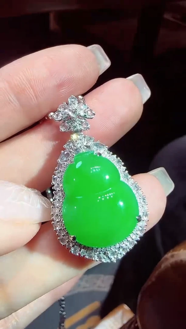 【闪购商品】翡翠吊坠(不含链)18K金镶嵌吊坠