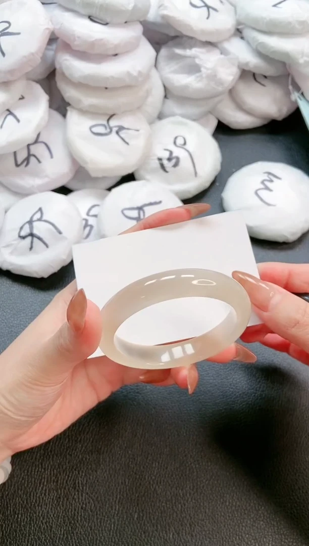 【闪购商品】石英质玉手镯未镶嵌 16L25-52