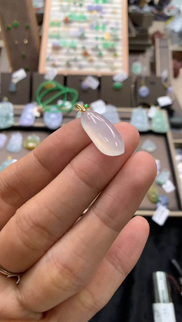 颈饰18K金镶嵌翡翠福瓜