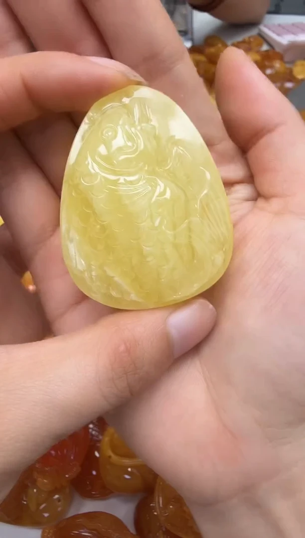 裸石琥珀未镶嵌如图