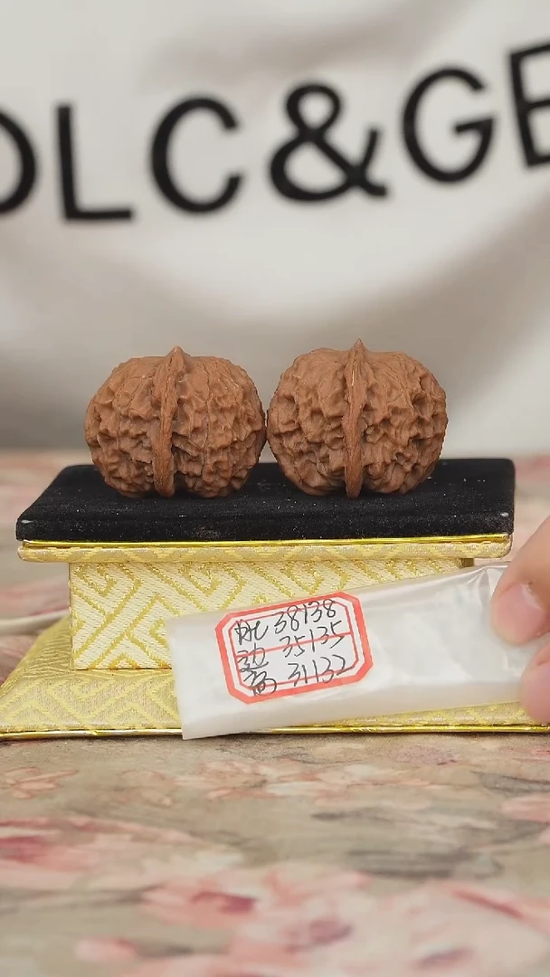 文玩核桃把件非嫁接元宝