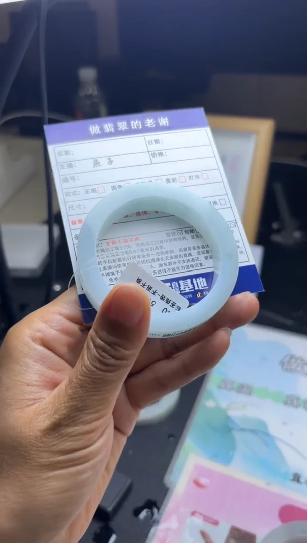 未镶嵌手镯定制翡翠巧****。定制手镯不退不换