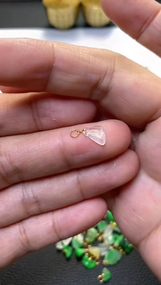 翡翠未镶嵌吊坠(不含链)翡翠净货32403