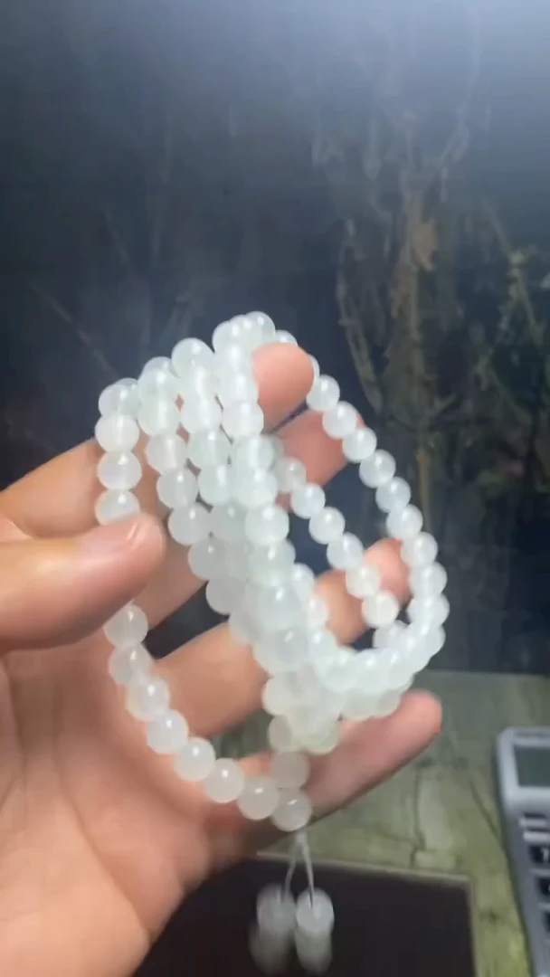 2323   精美项链