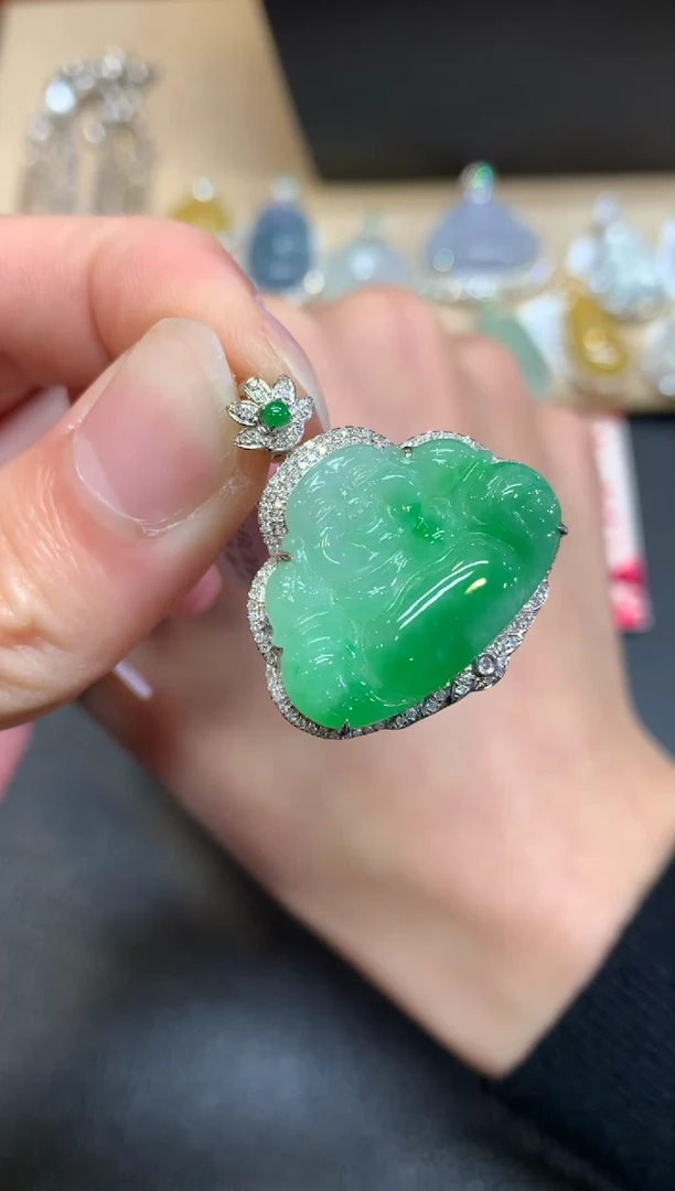 【闪购商品】翡翠颈饰18K金镶嵌佛公【无服务费】