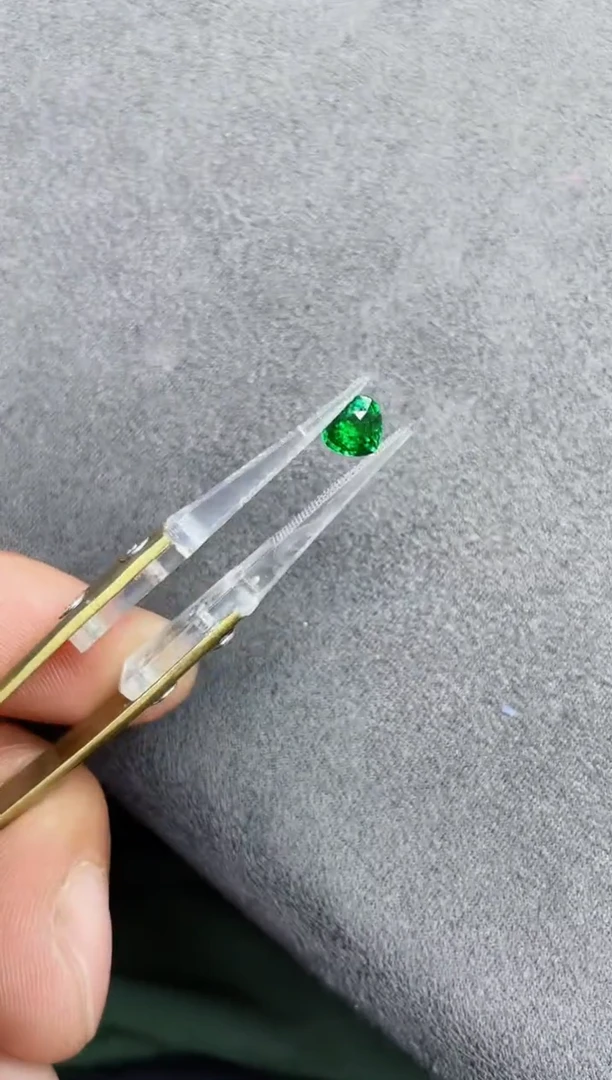 未镶嵌裸石石榴石（沙弗莱）1.03ct