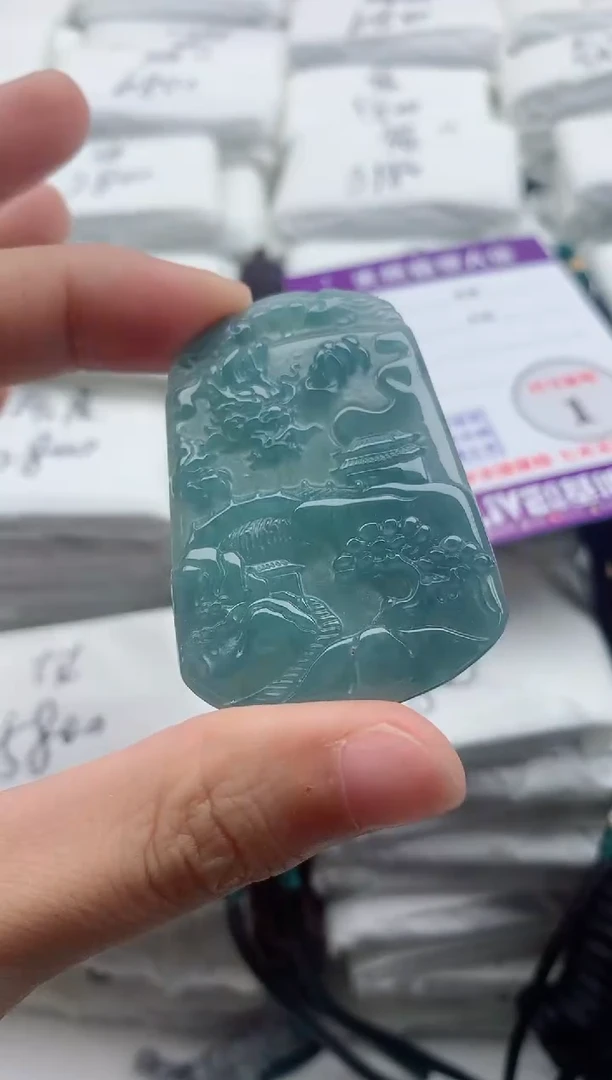翡翠未镶嵌颈饰···········
