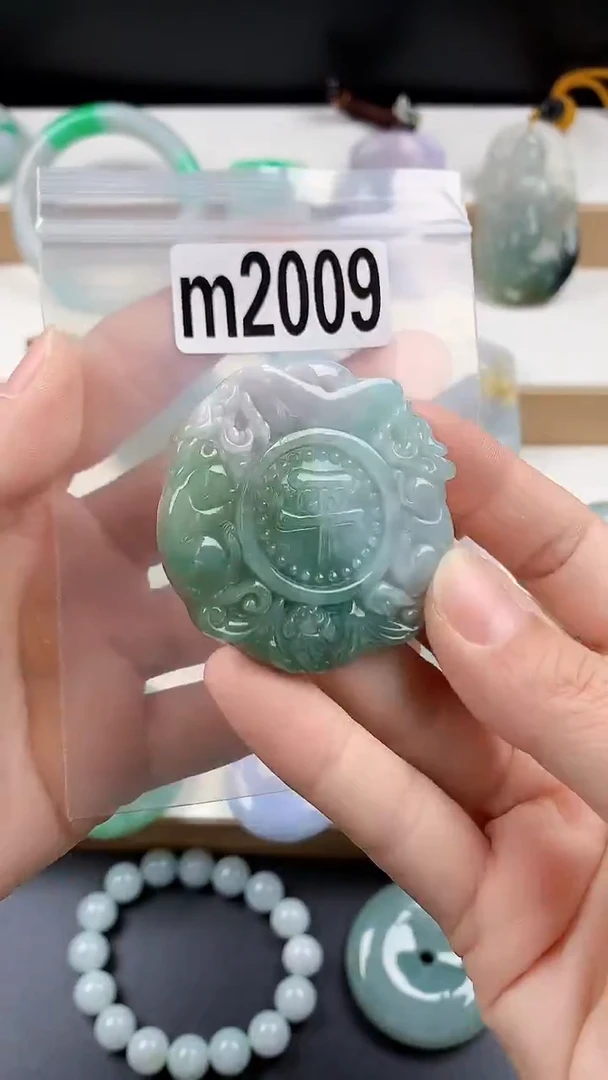 颈饰未镶嵌翡翠天然翡翠吊坠挂件