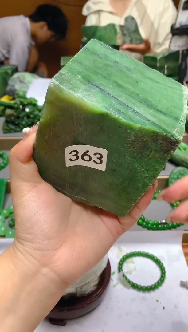 和田玉（碧玉）未镶嵌珠宝半成品1