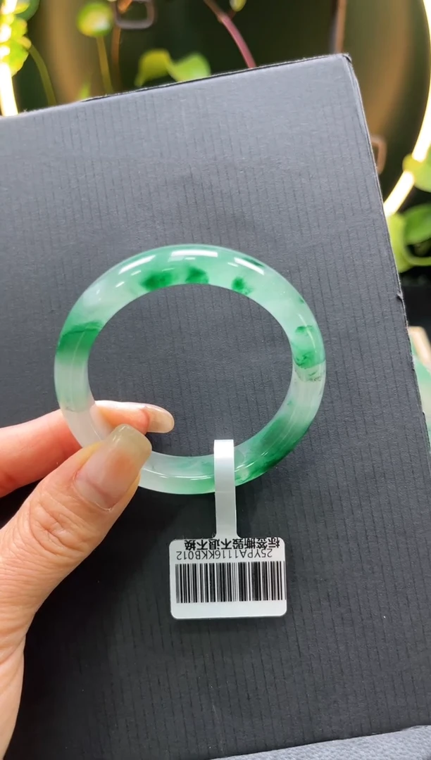 【闪购商品】石英质玉手镯未镶嵌+艳艳51