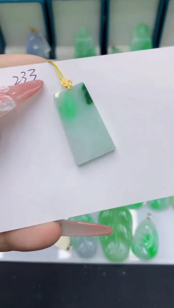 翡翠18K金镶嵌颈饰11111111111111