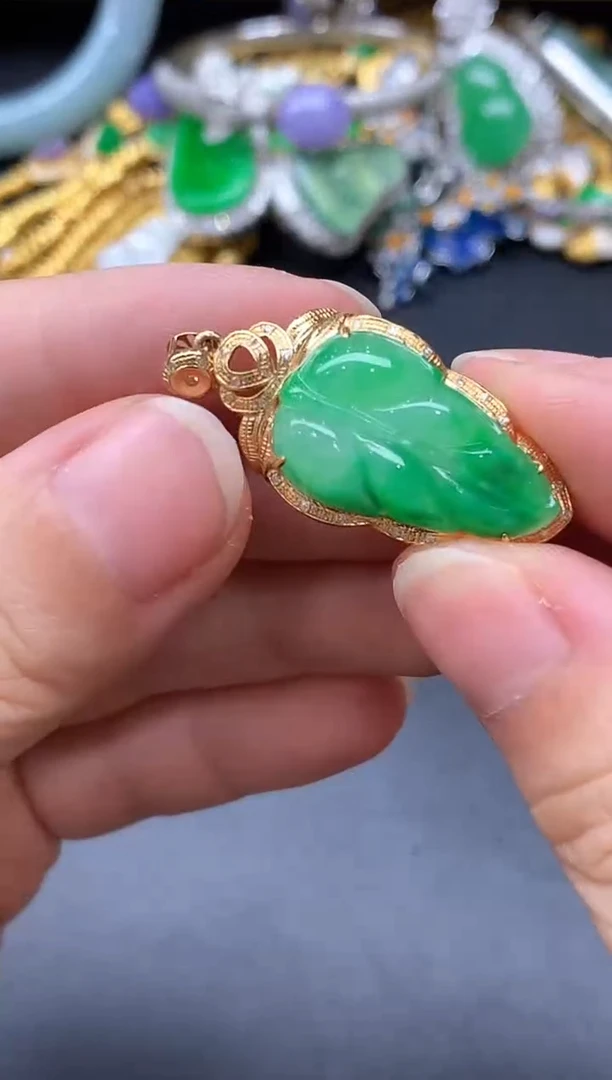 颈饰18K金镶嵌翡翠450-中国好珍宝