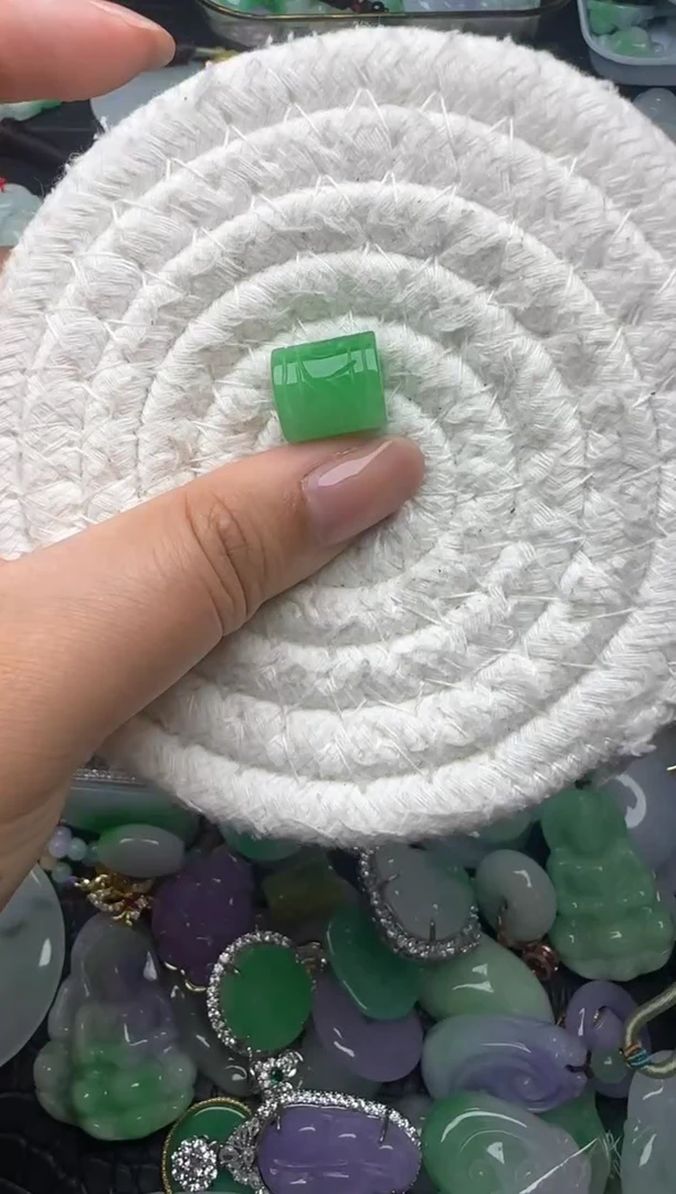 颈饰未镶嵌翡翠缅甸翡翠吊坠