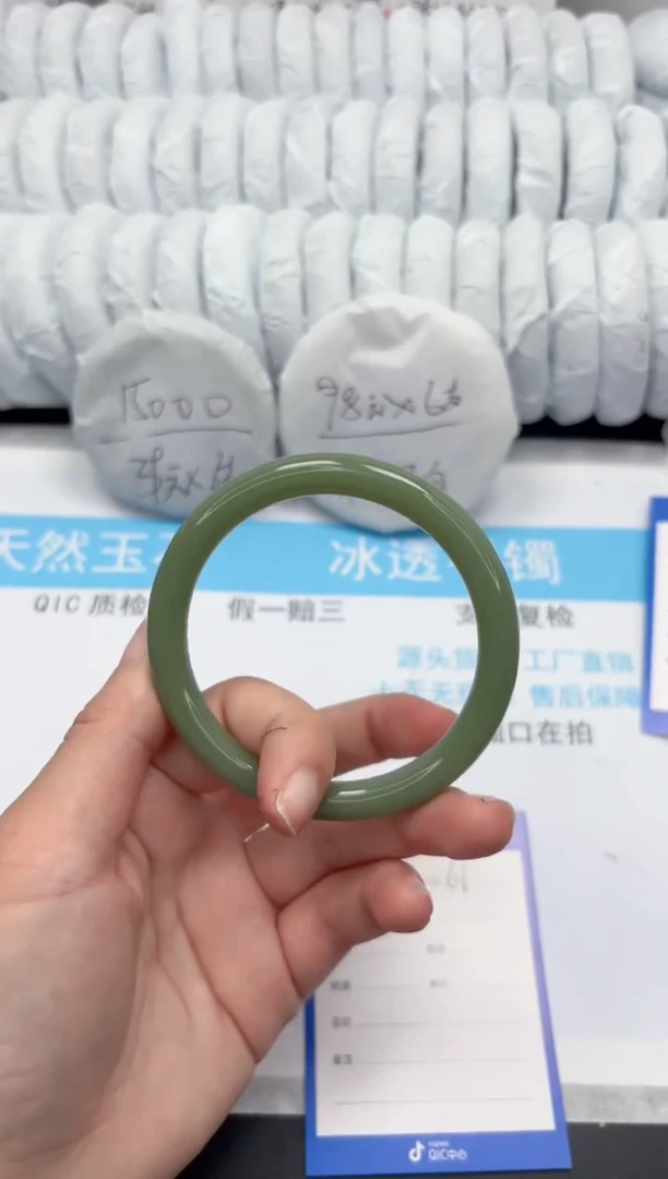 【闪购商品】石英质玉手镯未镶嵌61-61.2