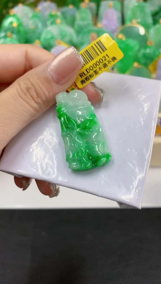 吊坠(不含链)未镶嵌翡翠挂件