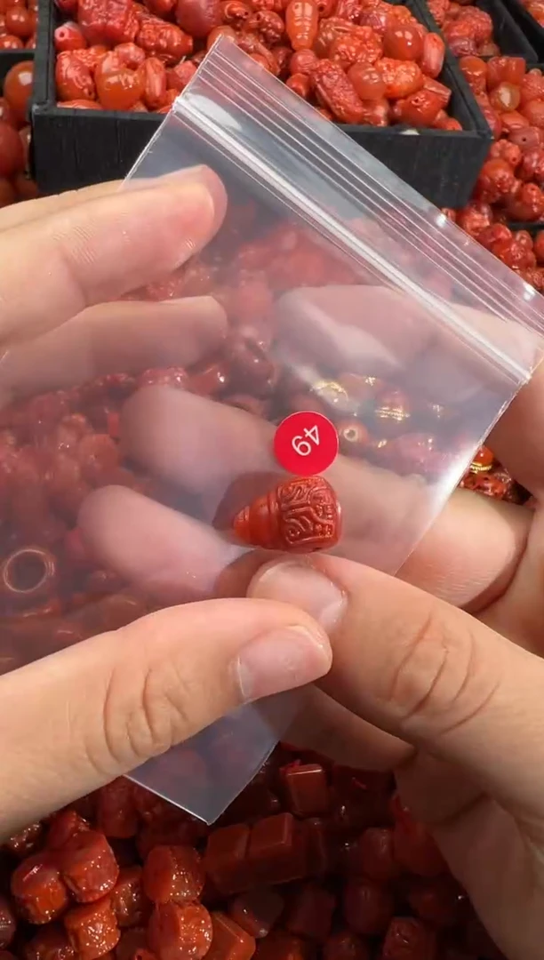 南红玛瑙未镶嵌颈饰1