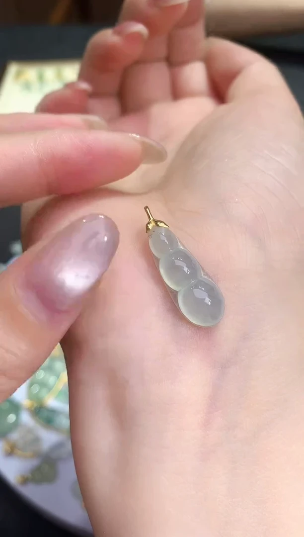 颈饰18K金镶嵌翡翠20251013152