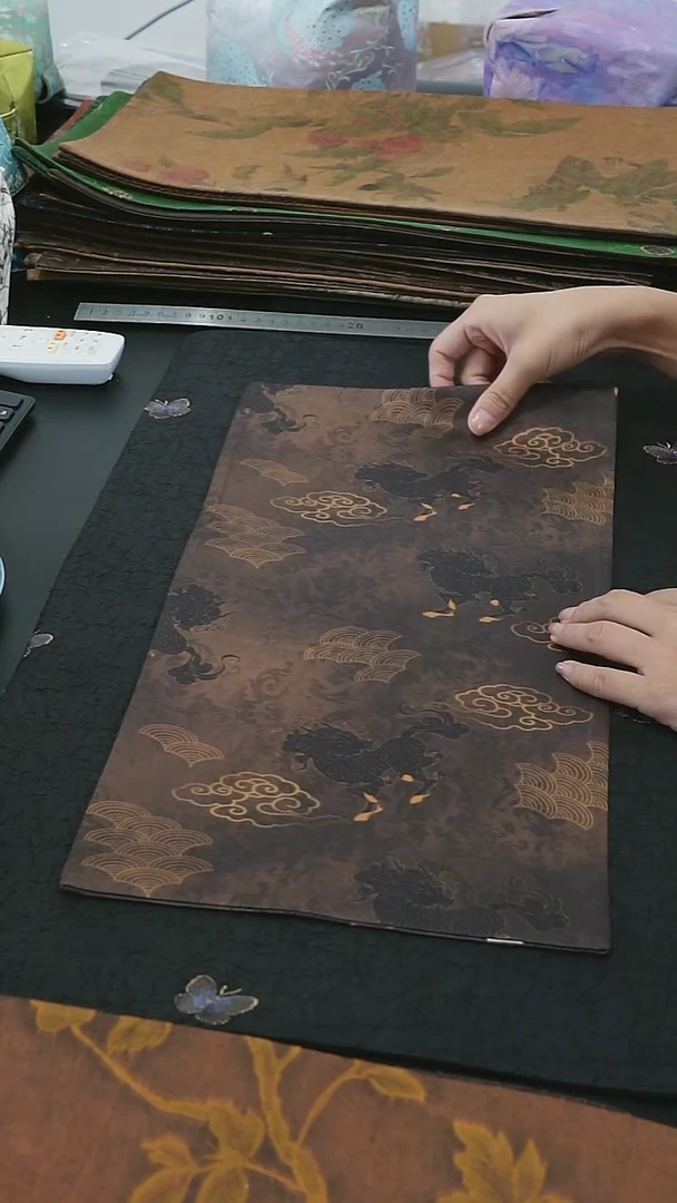 50+24天丝国风国画麒麟祥云两面可用