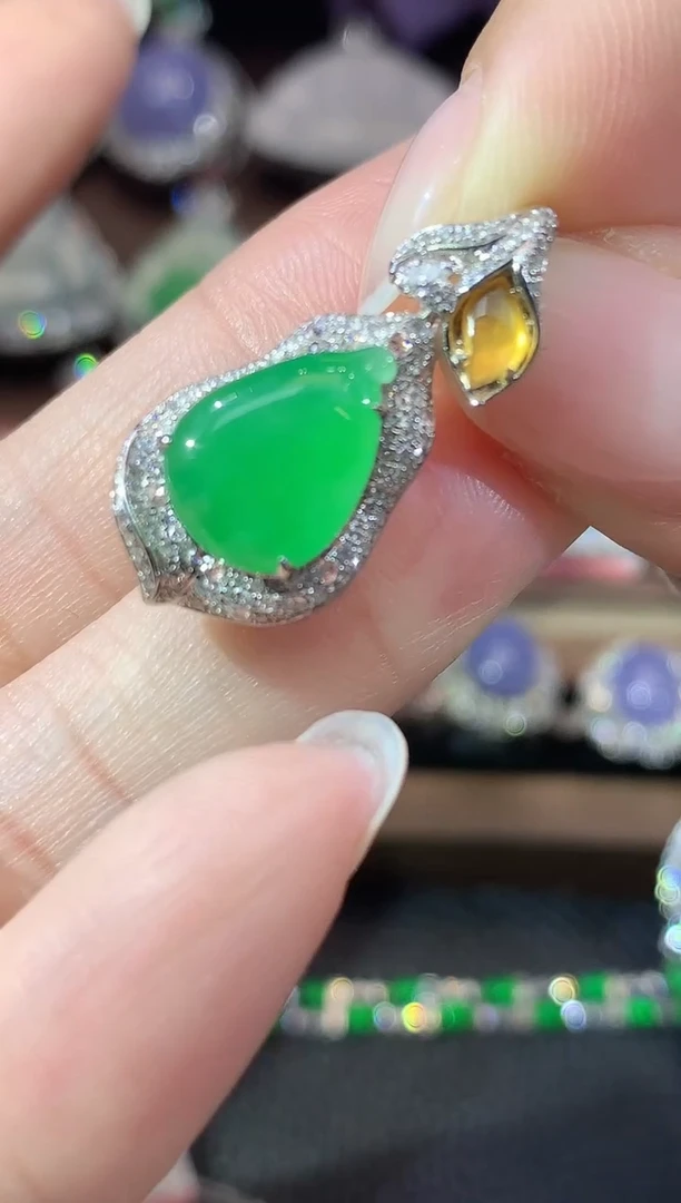 吊坠(不含链)18K金镶嵌翡翠C9