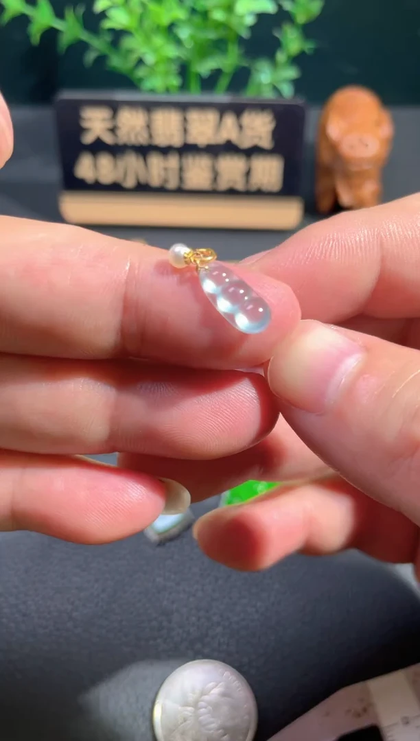 颈饰18K金镶嵌翡翠翡翠