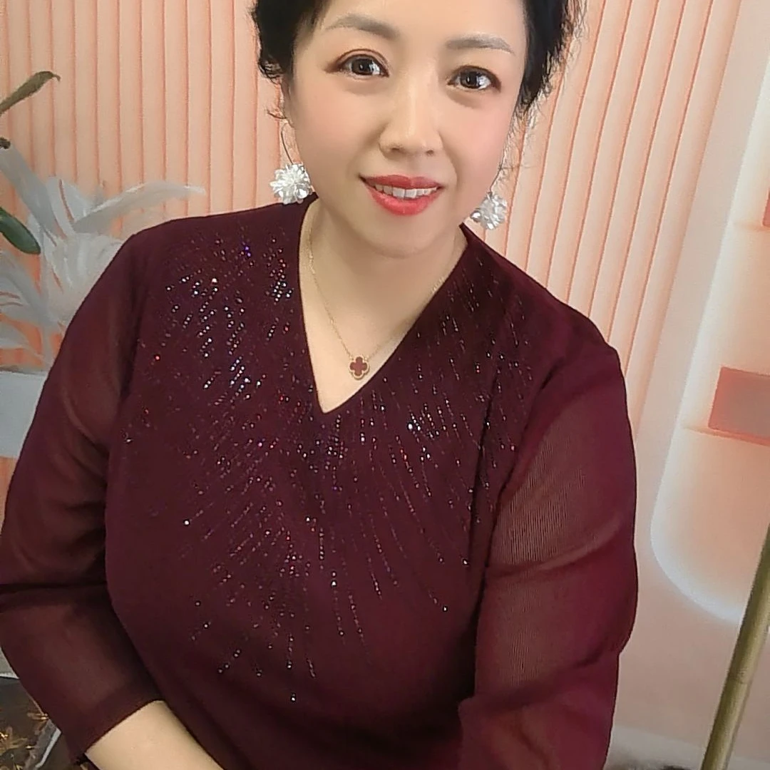 【玲姐精选】2527夏季新款蕾丝V领高贵典雅气质北欧钻宽松小衫