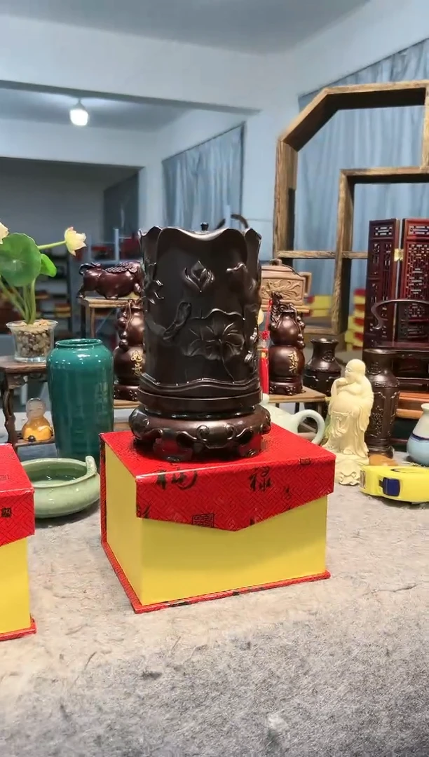 【闪购商品】风车木（黑檀木）荷花笔筒+如意圆形底座一套