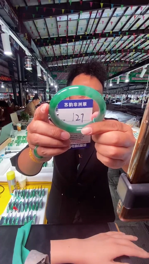 未镶嵌手镯石英质玉（非洲翠）61+
