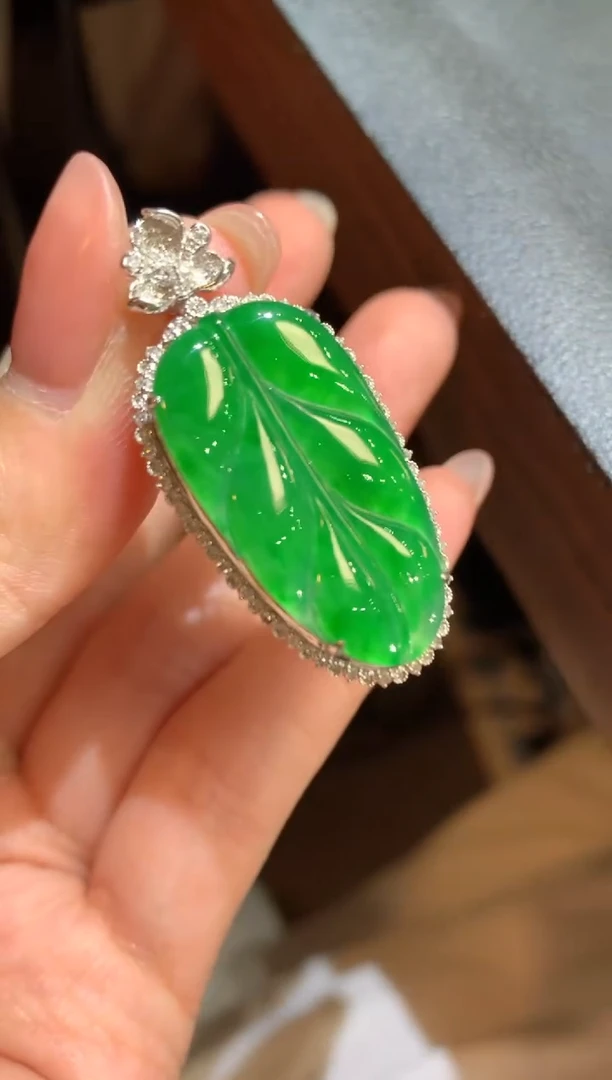吊坠(不含链)18K金镶嵌翡翠35-叶子