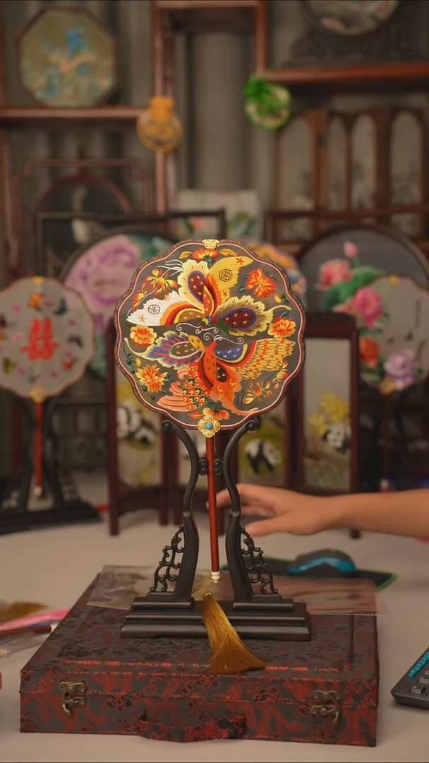 扇子苏绣作品手工团扇