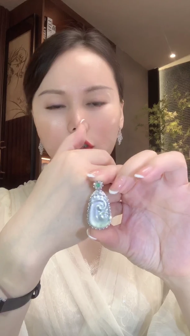 吊坠(不含链)18K金镶嵌翡翠C14