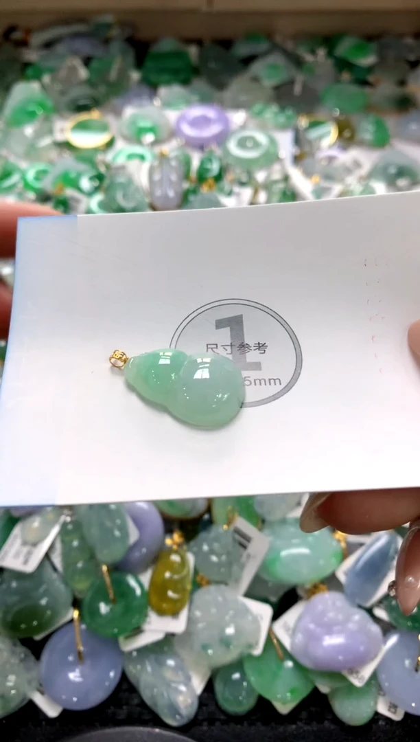 颈饰18K金镶嵌翡翠1111111111111111