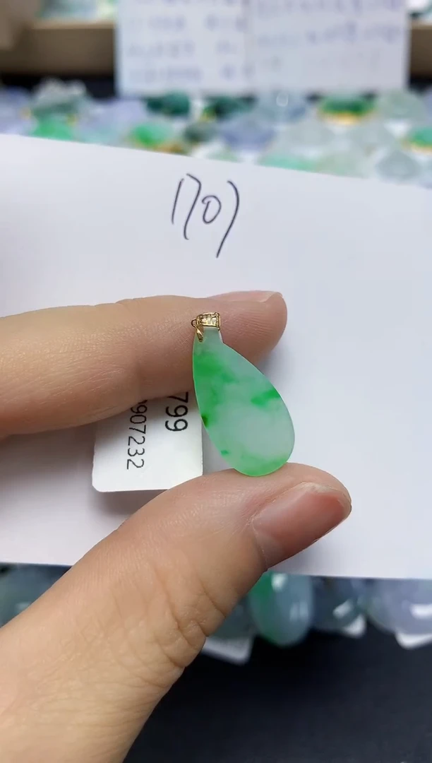 翡翠18K金镶嵌颈饰天然缅甸翡翠A货